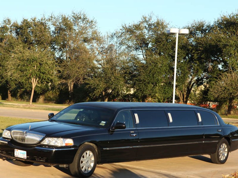 Black Lincoln Limo available from Destiny Limousine Service, Houston TX