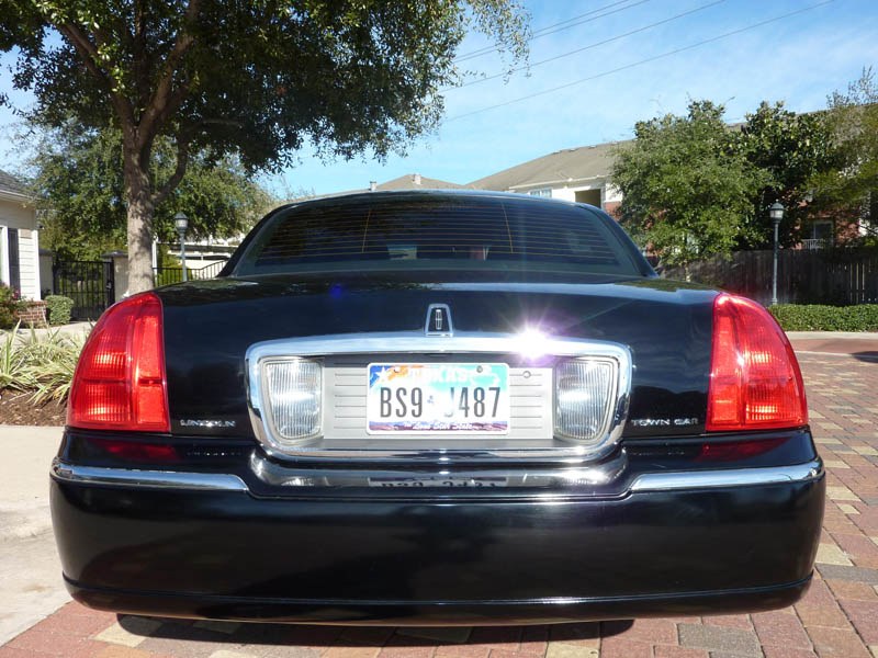 Black Lincoln Town Car available from Destiny Limousine Service, Houston TX