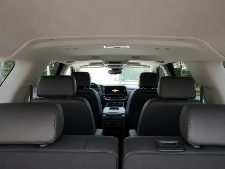 Chevrolet Suburban - rear cabin