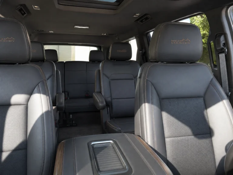 Chevrolet Suburban - interior